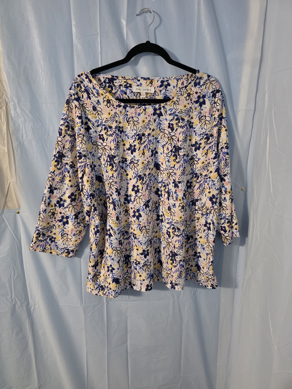 Emily Daniels Comfort Floral Round-Neck Top - Blue & White